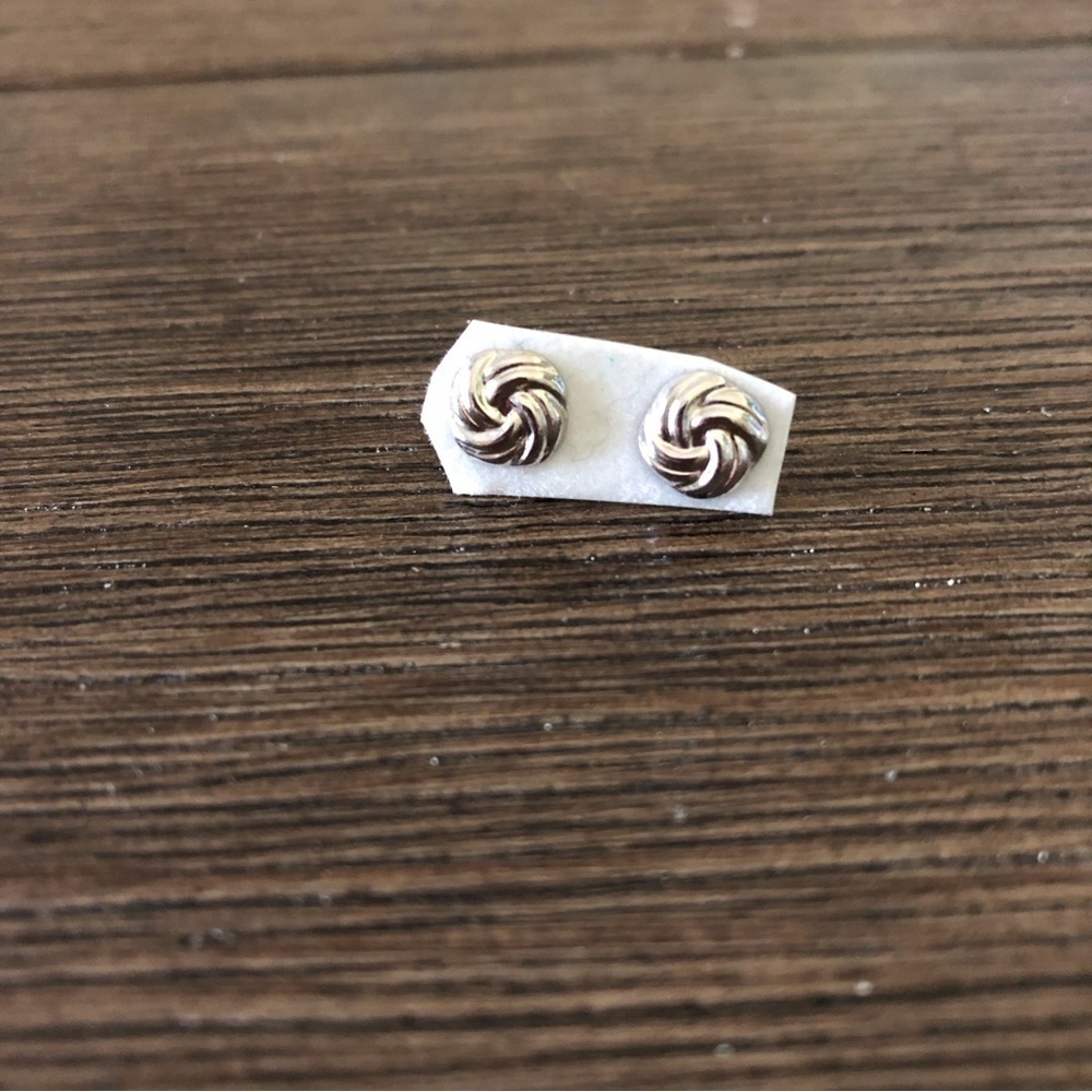 Sliver metal twist stud earrings